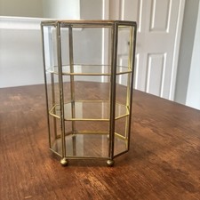 Vitrina de curiosidades con patas octágonas con bisagras de vidrio y latón Intrend original de colección segunda mano  Embacar hacia Mexico