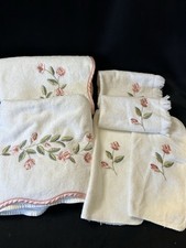 (2) Conjuntos de toalhas de banho, mão e lavagem vintage AVANTI com rosas bordadas, franjas comprar usado  Enviando para Brazil
