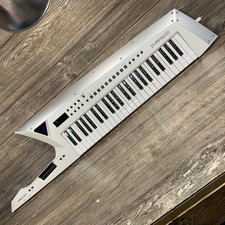 Teclado sintetizador portátil ROLAND AX-EDGE-W Keytar branco WEARABLE BLUETOOTH comprar usado Teclado sintetizador portátil ROLAND AX-EDGE-W Keytar branco WEARABLE BLUETOOTH comprar usado  Enviando para Brazil