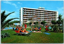 Banhos de sol no jardim - Conjunto Residencial La Colina - Torremolinos, Espanha, usado comprar usado  Enviando para Brazil
