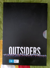 DVD OUTSIDERS REGION 4 (AFL Western Bulldogs' Ground-breaking travel) COMO NOVO comprar usado  Enviando para Brazil