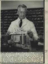1967 Press Photo Philip West, professor de química da Louisiana State University comprar usado  Enviando para Brazil