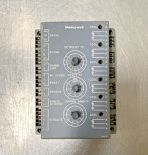 Honeywell carrier w7100a1046 usato  Spedire a Italy