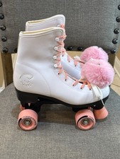 Usado, Patins femininos C Seven Roller Derby brancos com pompons rosa tamanho 10 comprar usado  Enviando para Brazil