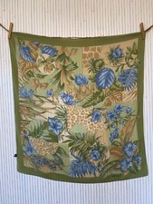 Magnifique foulard carré d'occasion  Le Péage-de-Roussillon