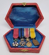 Juego de 4 medallas de decoración militar / algunos defectos de esmalte / belga  segunda mano  Embacar hacia Mexico