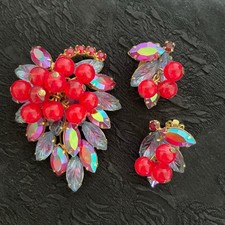 RARO conjunto de broche e brincos de folhas com miçangas Juliana Cha Cha vermelho vidro AB comprar usado RARO conjunto de broche e brincos de folhas com miçangas Juliana Cha Cha vermelho vidro AB comprar usado  Enviando para Brazil