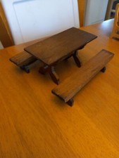 Mesa de jantar cavalete de madeira miniatura para casa de bonecas 1:12 com 2 bancos comprar usado  Enviando para Brazil