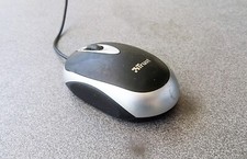 Petite souris filaire d'occasion  Cagnes-sur-Mer