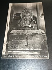 Caixa de esmolas e cadeira dentro da igreja, COMBE MARTIN, Devon RP comprar usado  Enviando para Brazil