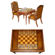 Usado, EXQUISITA MESA DE AJEDREZ RESTAURADA Y SILLONES CHESTERFIELD DE CUERO + JUEGO DE AJEDREZ segunda mano  Embacar hacia Argentina