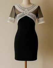 Elegancka czarna 👗 sukienka 👗 ze zdobieniem r S/M krótki rękaw unikatowa na sprzedaż  PL