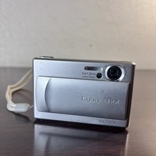 Câmera Digital Antiga Sony Cybershot DSC-T1 Prata - Apenas Câmera comprar usado Câmera Digital Antiga Sony Cybershot DSC-T1 Prata - Apenas Câmera comprar usado  Enviando para Brazil