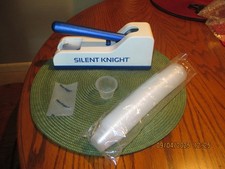 Sistema triturador de pílulas Silent Knight + bolsas McKesson + copos de medição de plástico comprar usado  Enviando para Brazil