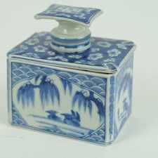 Caixa de chá de porcelana japonesa azul e branca formato quadrado com patos e garças 19C comprar usado  Enviando para Brazil