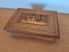 Wooden box and d'occasion  Expédié en Belgium