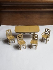 Antiga mesa de jantar TOOTSIE TOY casa de bonecas miniatura metal bronzeado 4 cadeiras comprar usado Antiga mesa de jantar TOOTSIE TOY casa de bonecas miniatura metal bronzeado 4 cadeiras comprar usado  Enviando para Brazil