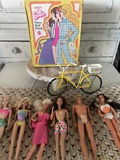 Baúl de 3 muñecas Barbie 1974 vintage con bicicleta Barbies Ken segunda mano  Embacar hacia Argentina