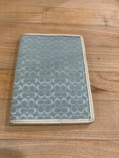 Funda Coach Pasaporte Tela Azul Bebé con Borde de Cuero Crema e Interior segunda mano  Embacar hacia Mexico