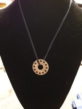 Silbernes medallion lederband gebraucht kaufen  Muhr