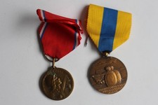 Two medals war d'occasion  Expédié en Belgium