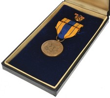 Prendedor de medalla, cinta y solapa de servicio selectivo de la Segunda Guerra Mundial en caja original segunda mano  Embacar hacia Mexico
