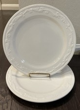 Mesa International conjunto de 2 pratos de jantar com miçangas brancas em relevo 12 polegadas, usado comprar usado  Enviando para Brazil