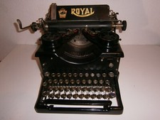 Macchina scrivere antica usato  Schiavon