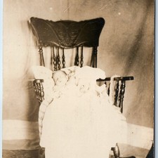 Cadeira de balanço c1910s bebê interior RPPC casa retrato madeira criança foto A254 comprar usado Cadeira de balanço c1910s bebê interior RPPC casa retrato madeira criança foto A254 comprar usado  Enviando para Brazil