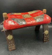 Banqueta de sela de camelo egípcia otomana década de 1950 com almofada vermelha e preta comprar usado  Enviando para Brazil