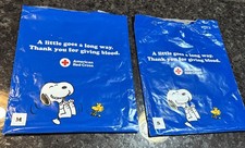 2 bolsas azuis vazias APENAS para camiseta Snoopy Woodstock Peanuts P M cruz vermelha sem camisa, usado comprar usado  Enviando para Brazil