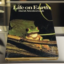 Livro de mesa de centro Life on Earth por Sir David Attenborough capa dura 1979 revisado comprar usado  Enviando para Brazil