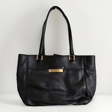 Bolsa de ombro Calvin Klein couro pebble preto - levemente usada comprar usado Bolsa de ombro Calvin Klein couro pebble preto - levemente usada comprar usado  Enviando para Brazil