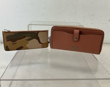 Carteira clutch multifuncional couro granulado rosa Coach comprar usado Carteira clutch multifuncional couro granulado rosa Coach comprar usado  Enviando para Brazil