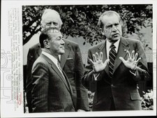 1973 Press Photo Presidente Richard Nixon dá turnê pela Casa Branca Rose Garden comprar usado  Enviando para Brazil