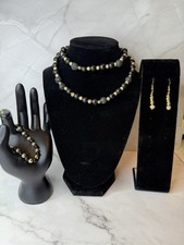 conjunto de joyas con cuentas negras y doradas hechas a mano collar, pulsera y pendientes segunda mano  Embacar hacia Mexico