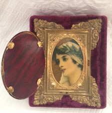 Usado, Conjunto de manicure antigo palais francês veludo oval espelho e retrato moldura dourada comprar usado  Enviando para Brazil