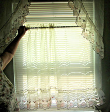 Conjunto de cortinas de cozinha vintage MCM flores bordadas babados 2 peças swag 2 painéis, usado comprar usado Conjunto de cortinas de cozinha vintage MCM flores bordadas babados 2 peças swag 2 painéis, usado comprar usado  Enviando para Brazil