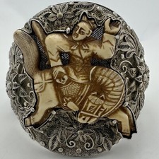 ENORME PULSEIRA DE PAINEL DE FILIGRANA DE PRATA CHINESA ANTIGA ESCULPIDA GUERREIRO EM UM CAVALO comprar usado  Enviando para Brazil
