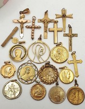 Lot medailles religieuses d'occasion  Landrecies
