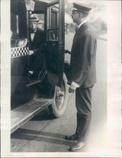 1923 Press Photo NYC Taxista Francis French, Ex-Corretor de Wall Street comprar usado  Enviando para Brazil