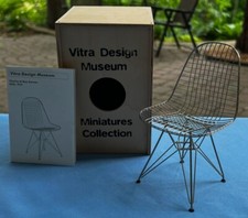 Cadeira de metal Vitra Design Museum miniatura Charles & Ray Eames móveis de baixo custo comprar usado  Enviando para Brazil