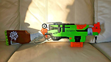 Rifle Nerf Z-Strike Zombie Strike Slingfire Dart Blaster con clip Hasbro 2013, usado segunda mano  Embacar hacia Argentina