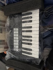 Usado, Controlador de teclado Novation Launchkey 25 [MK3] MIDI comprar usado  Enviando para Brazil