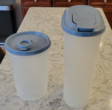 Jarro fino Tupperware vintage 2 quartos azul 2009B-1 321-12 azul claro lote de 2 comprar usado  Enviando para Brazil