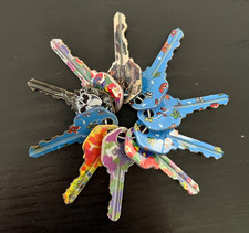 Lote de 10 chaves coloridas estampadas ~Scull, flores, TieDye, casa, carro, fechadura, artesanato! comprar usado Lote de 10 chaves coloridas estampadas ~Scull, flores, TieDye, casa, carro, fechadura, artesanato! comprar usado  Enviando para Brazil