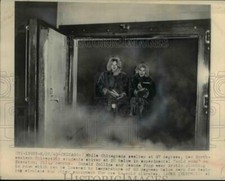 1948 Press Photo Students in Arctic Clothing Northwestern University "Cold Room" comprar usado  Enviando para Brazil