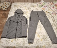 Tuta nike usato Tuta nike usato  Italia