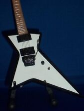 Guitarra miniatura JUDAS PRIEST GLENN TIPTON GIFT memorabilia suporte de exibição GRÁTIS comprar usado  Enviando para Brazil