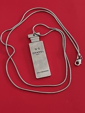 Collier sautoir chanel d'occasion  Neuilly-sur-Seine